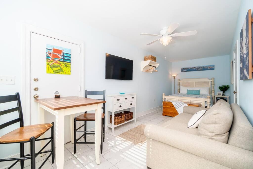 Why Knot Getaway...Rooftop With Waterview! Unit D Beaufort Extérieur photo